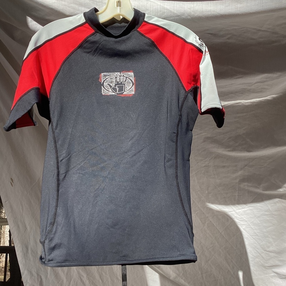 Body Glove athletic black red and gray surf shirt SPF 50, size Medium